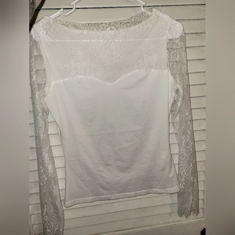 Women's Medium White Lace Long Sleeved